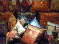 PILLOWS,WALL ART,STATUES